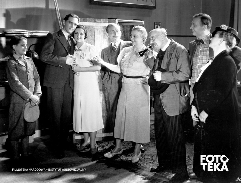 Scena zbiorowa z filmu „Jadzia” z roku 1936 w reż. Mieczysława Krawicza, domena publiczna/FINA