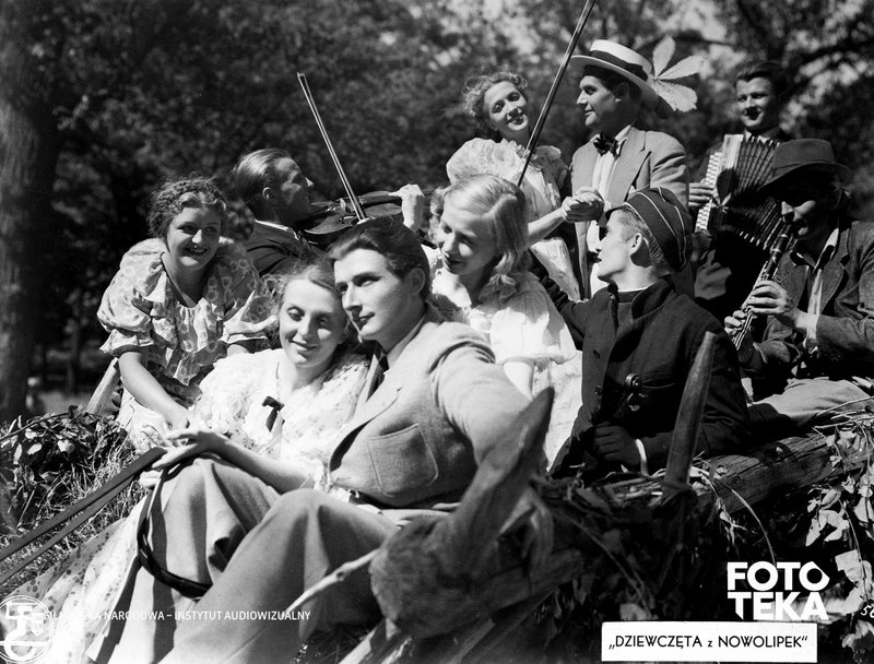 Fotosy do filmu „Dziewczęta z Nowolipek” / Źródło: Filmoteka Narodowa - Instytut Audiowizualny