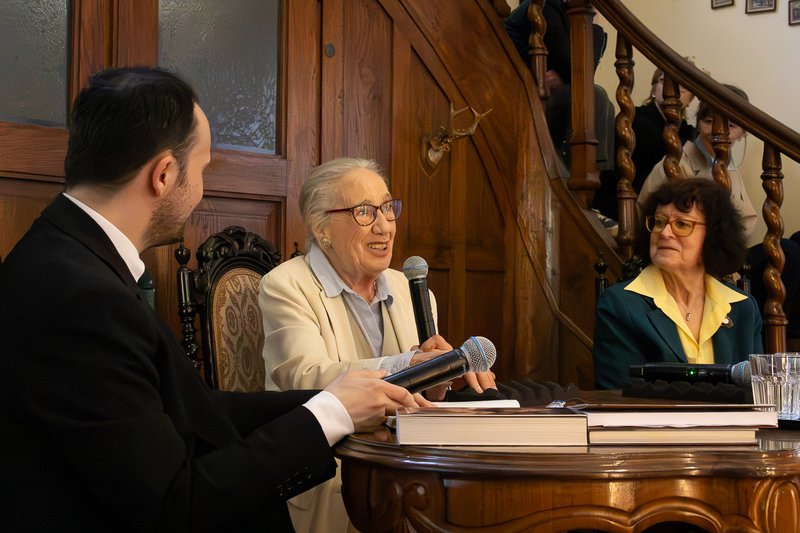 spotkanie z Mają Komorowską (w środku), z lewej Maciej Koszewski ze Stawiska, z prawej prof. Grażyna Stachówna, fot. Magdalena Mitek-Zamęcka