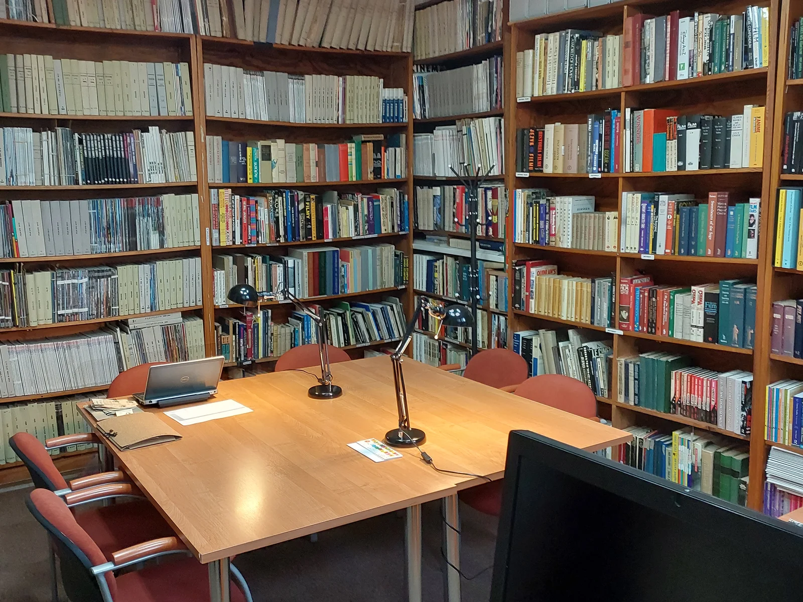 biblioteka FINA