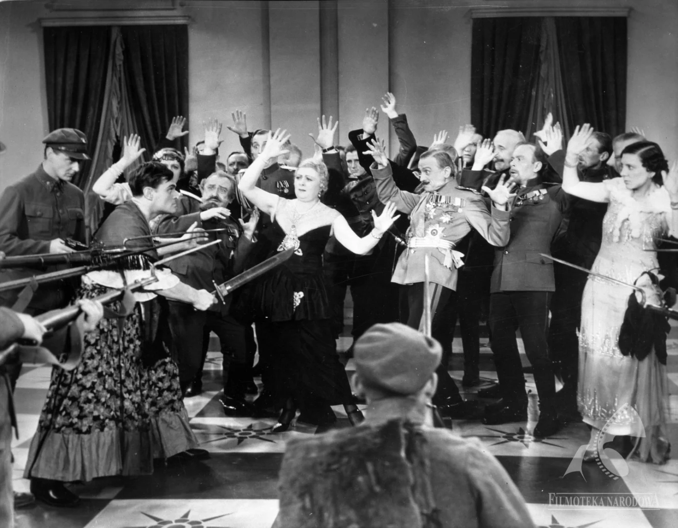Scena z filmu Michała Waszyńskiego `Dodek na froncie` z 1936 r.