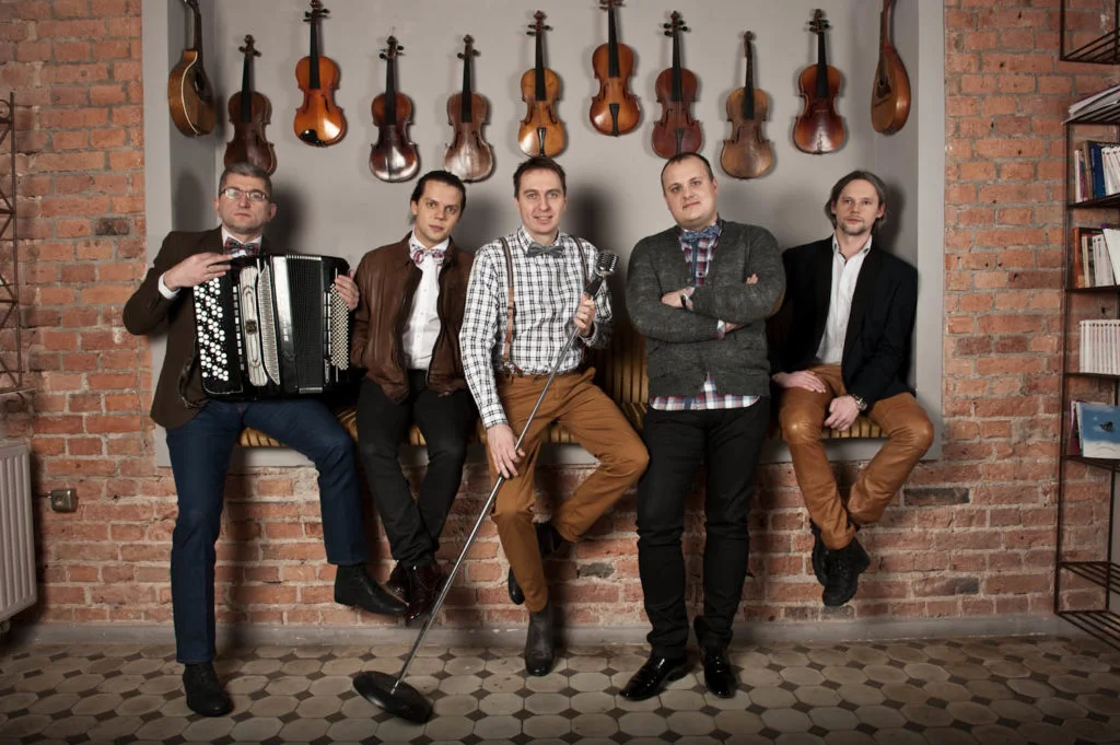 voice band fot Damian Porter